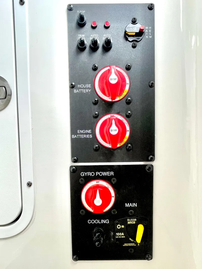 Slide: The Image of Sea Hunt Ultra 305 SE 2024 - 70