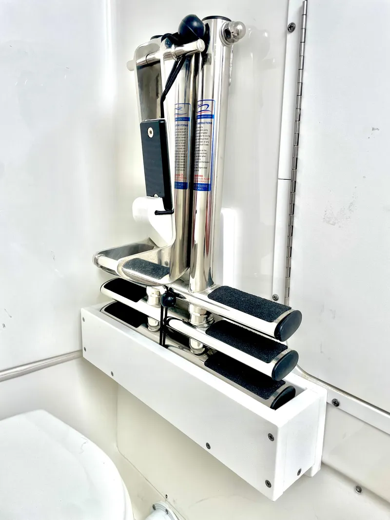 Slide: The Image of Sea Hunt Ultra 305 SE 2024 - 74