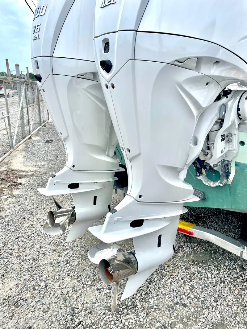 Slide: The Image of Sea Hunt Ultra 305 SE 2024 - 75