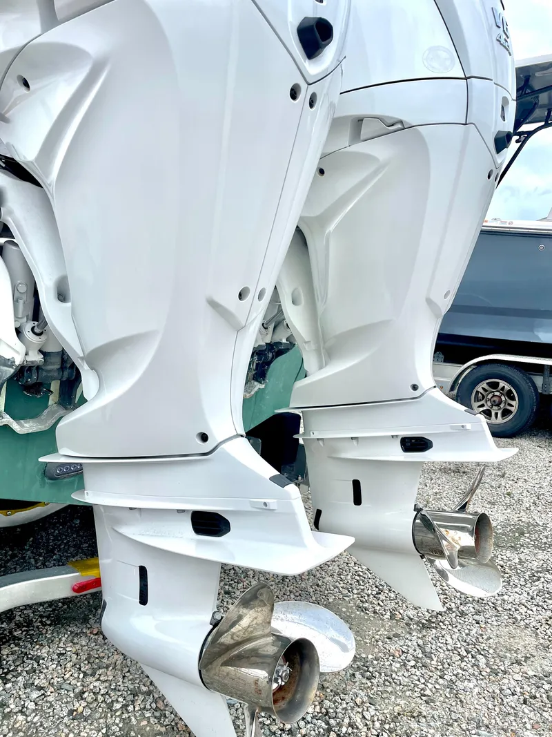 Slide: The Image of Sea Hunt Ultra 305 SE 2024 - 76