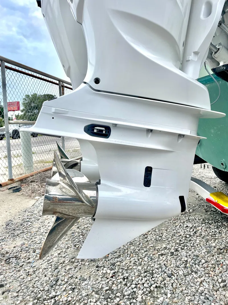 Slide: The Image of Sea Hunt Ultra 305 SE 2024 - 77