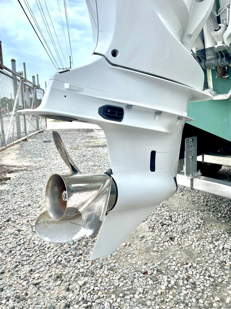 Slide: The Image of Sea Hunt Ultra 305 SE 2024 - 78