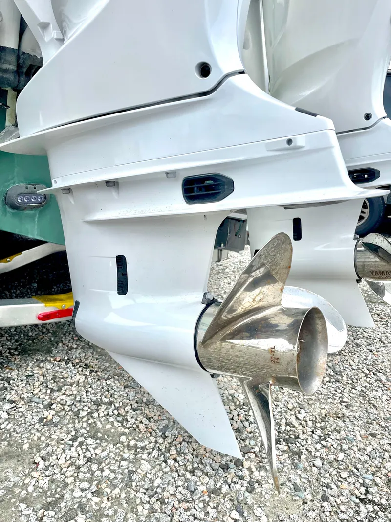 Slide: The Image of Sea Hunt Ultra 305 SE 2024 - 79