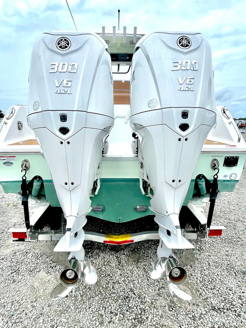 Slide: The Image of Sea Hunt Ultra 305 SE 2024 - 81