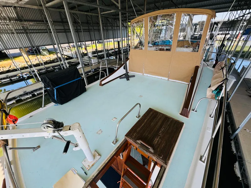 Slide: The Image of 1984 Fu Hwa Sea Horse 34 boat docked in a covered marina. - 15