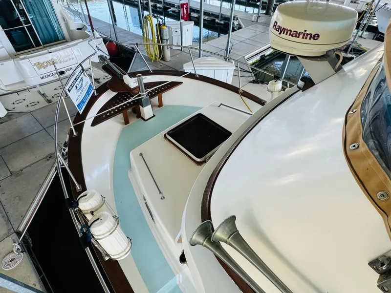 Slide: The Image of 1984 Fu Hwa Sea Horse 34 boat docked, featuring deck and Raymarine equipment. - 17