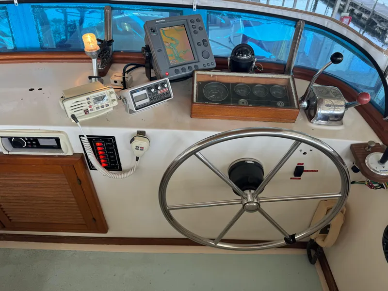 Slide: The Image of Helm of 1984 Fu Hwa Sea Horse 34 with navigation equipment and steering wheel. - 21