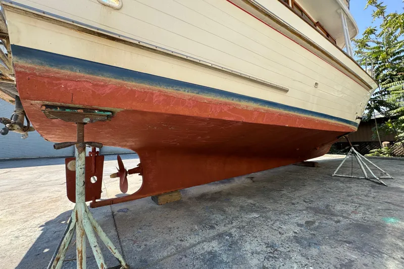 Slide: The Image of 1984 Fu Hwa Sea Horse 34 boat on dry dock, showing hull and propeller. - 43