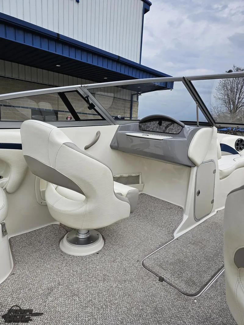 Slide: The Image of Stingray 225 LR 2013 - 51