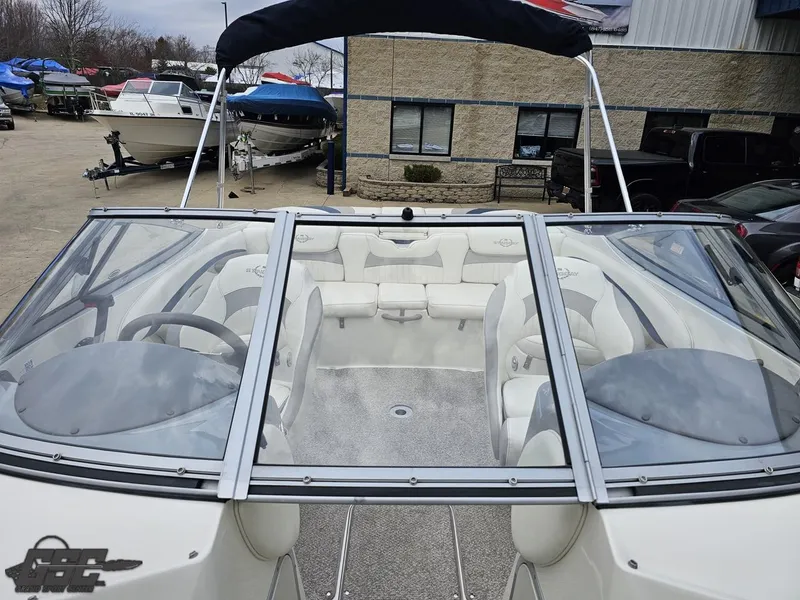 Slide: The Image of Stingray 225 LR 2013 - 81