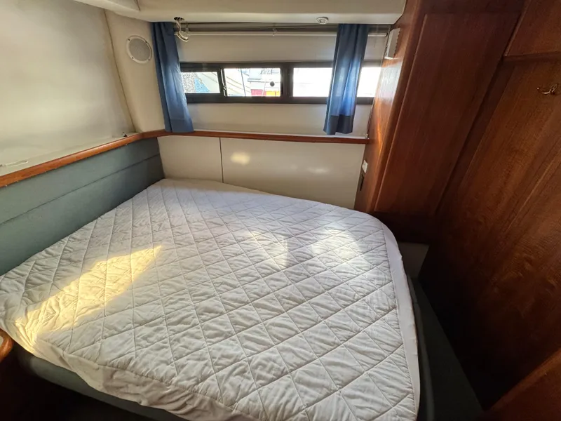 Slide: The Image of Carver Yachts 350 Aft Cabin 1994 - 26