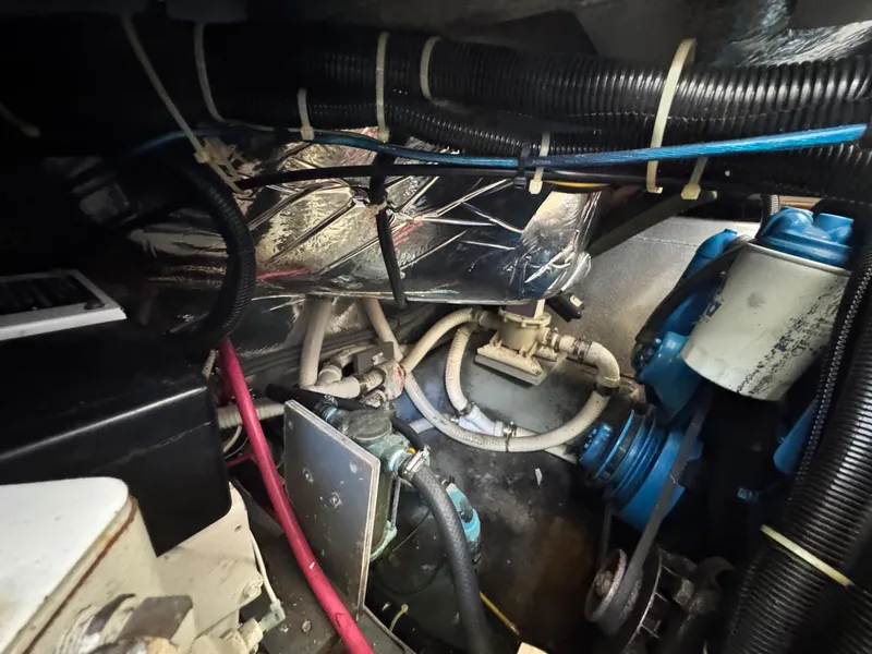 Slide: The Image of Carver Yachts 350 Aft Cabin 1994 - 36