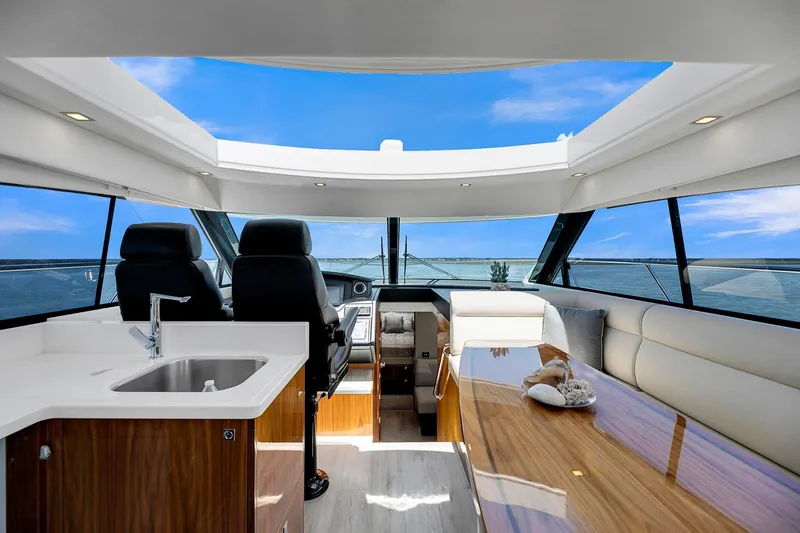 Slide: The Image of Riviera 4800 Sport Yacht 2020 - 61