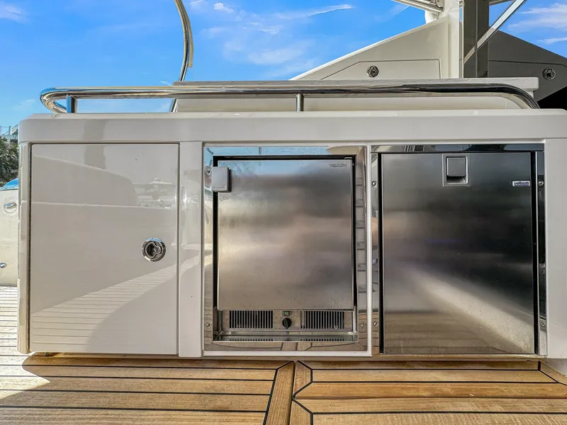 Slide: The Image of Riviera 4800 Sport Yacht 2020 - 67