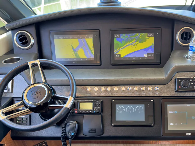 Slide: The Image of Riviera 4800 Sport Yacht 2020 - 87