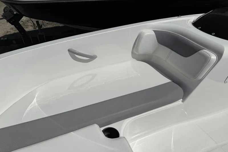 Slide: The Image of Bayliner 160 Element 2015 - 13