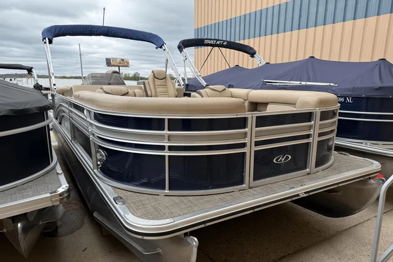 Slide: The Image of Harris Sunliner 220 2018 - 0