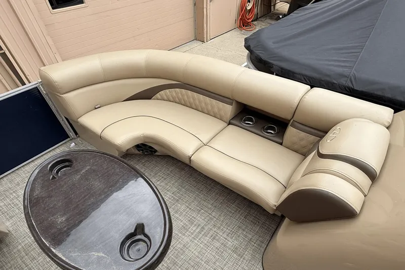 Slide: The Image of Harris Sunliner 220 2018 - 2