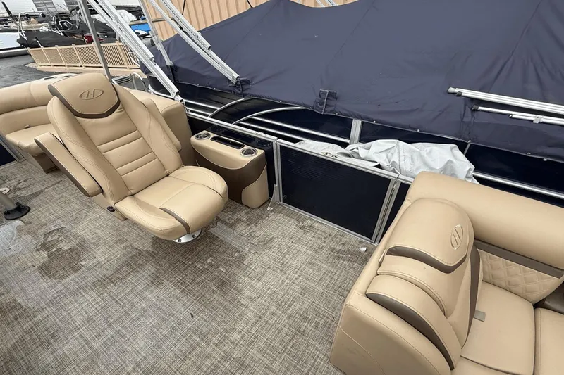 Slide: The Image of Harris Sunliner 220 2018 - 4