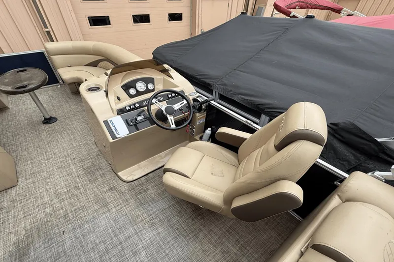 Slide: The Image of Harris Sunliner 220 2018 - 5