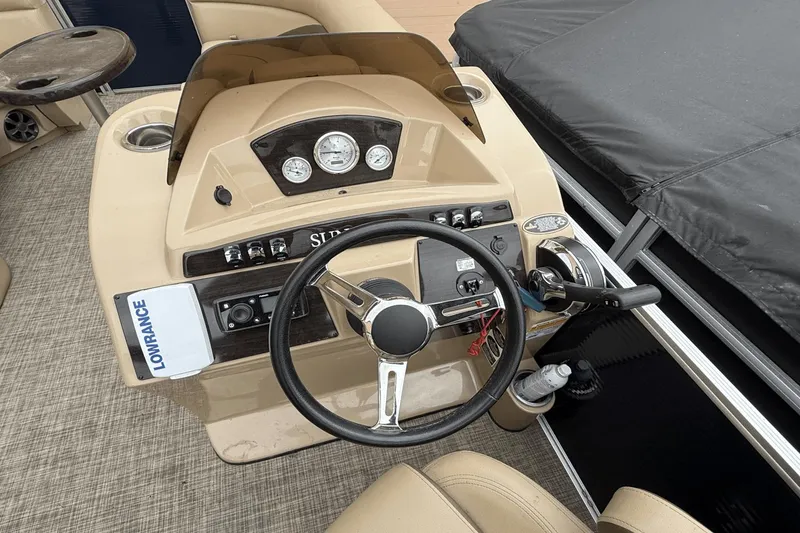 Slide: The Image of Harris Sunliner 220 2018 - 6