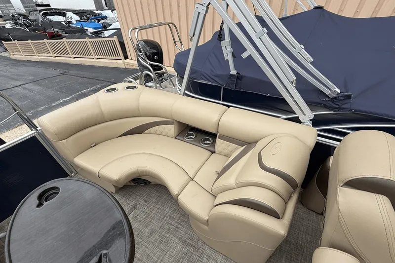 Slide: The Image of Harris Sunliner 220 2018 - 7