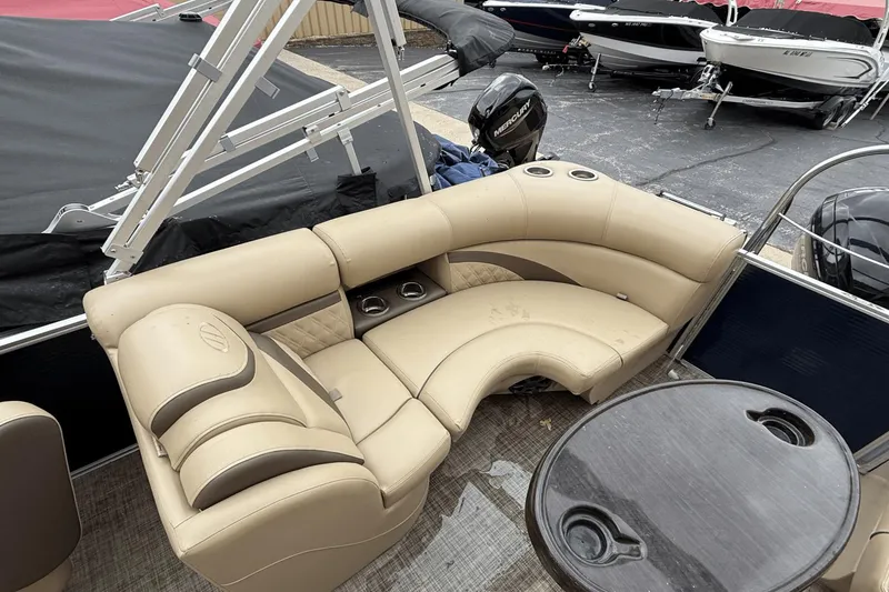 Slide: The Image of Harris Sunliner 220 2018 - 8