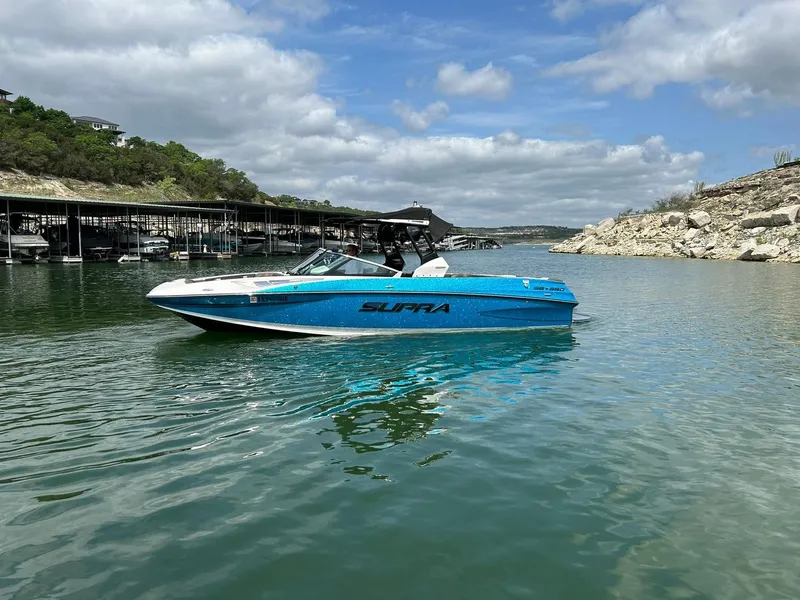 Slide: The Image of 2017 Supra SE 550 boat on a calm lake with cloudy sky backdrop. - 8