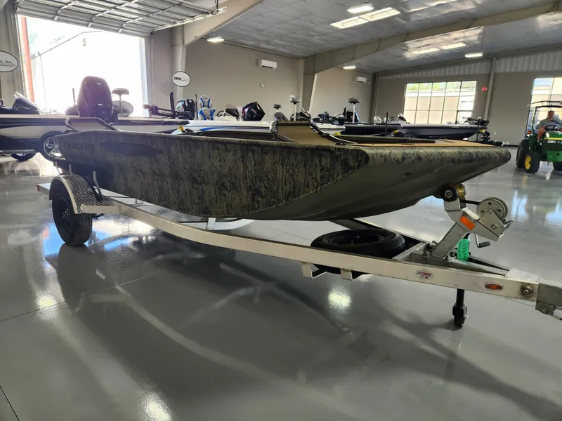 Slide: The Image of 2025 Tracker Grizzly 1650 T Prairie Wings Edition boat on trailer in showroom. - 6