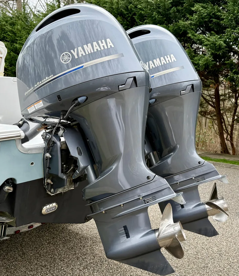 Slide: The Image of Twin Yamaha outboard motors on a 2019 Sea Hunt Gamefish 25 boat. - 28