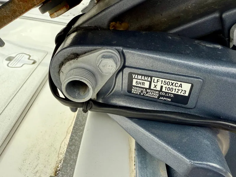 Slide: The Image of Yamaha LF150XCA engine part on 2019 Sea Hunt Gamefish 25 boat. - 30