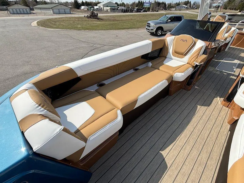 Slide: The Image of 2025 Avalon Excalibur Quad Lounge 2785 13 - 13