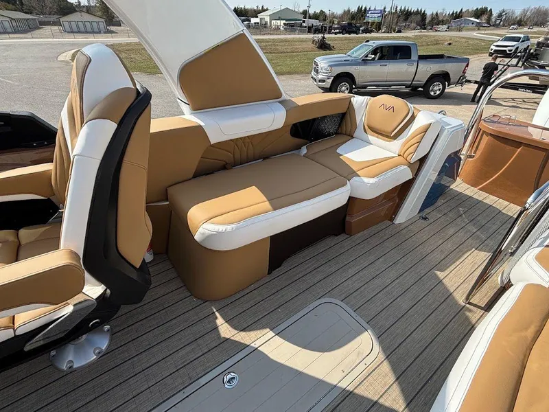 Slide: The Image of 2025 Avalon Excalibur Quad Lounge 2785 8 - 8