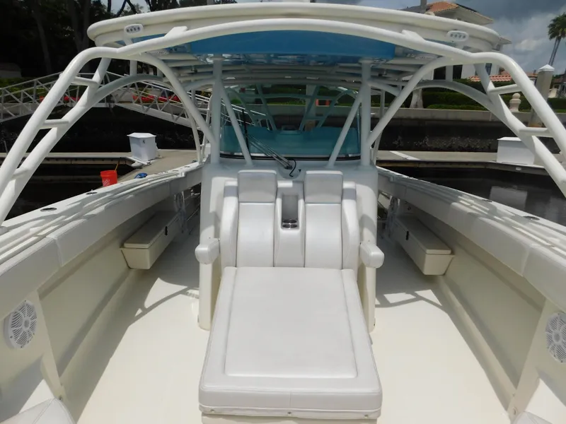 Slide: The Image of 2013 Hydra-Sports 4200 Siesta boat with spacious seating and sleek design. - 10