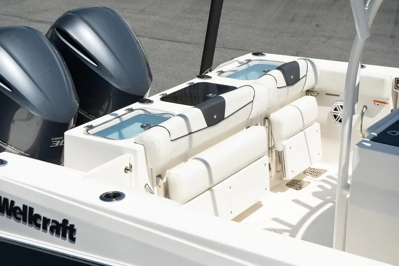 Slide: The Image of 2018 Wellcraft 302 Fisherman boat with dual engines and cushioned seating. - 9