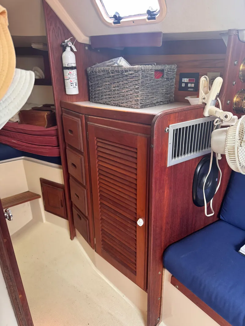 Slide: The Image of Catalina 30 Tall Rig 1990 - 13