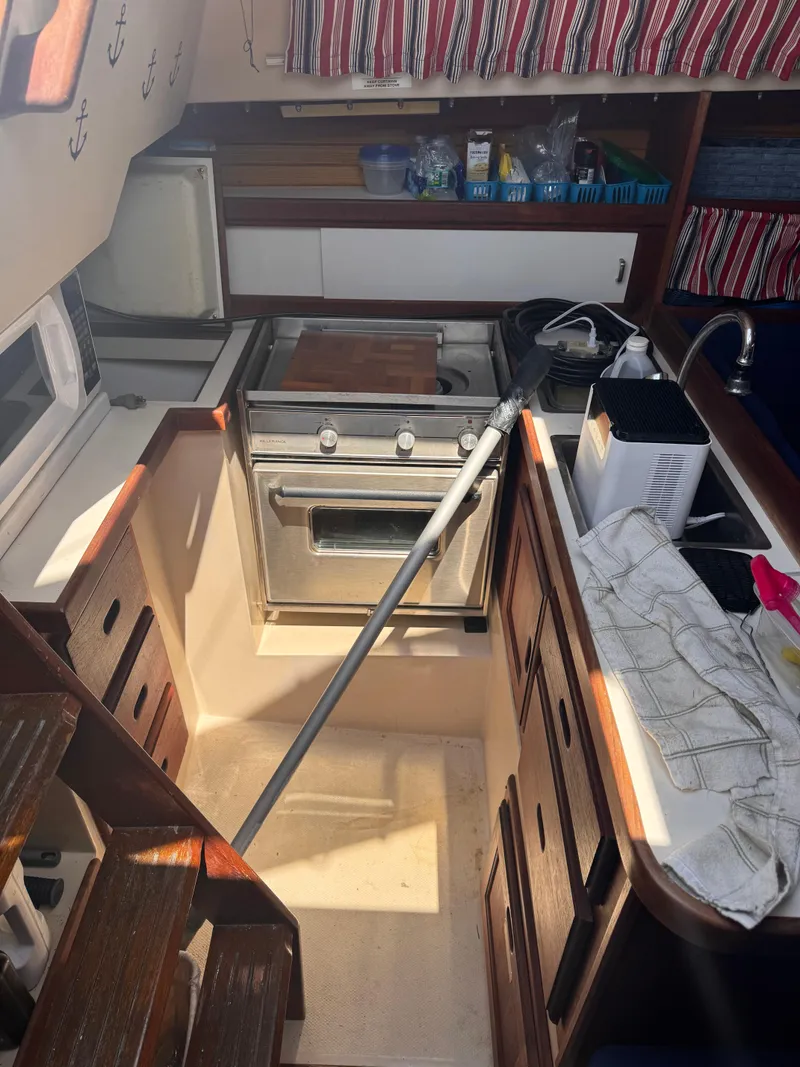 Slide: The Image of Catalina 30 Tall Rig 1990 - 15