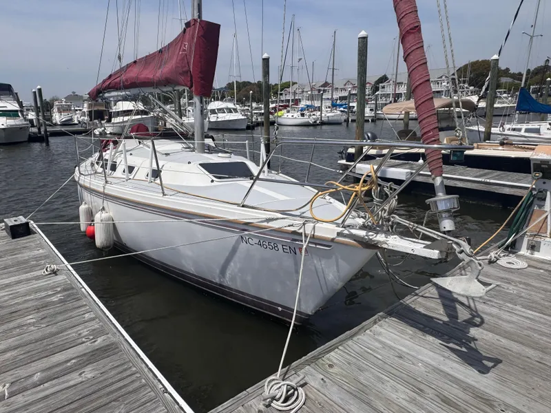 Slide: The Image of Catalina 30 Tall Rig 1990 - 4