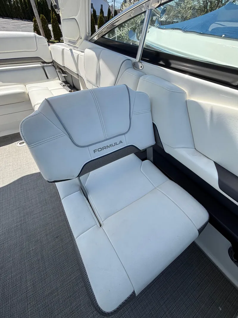 Slide: The Image of Dashboard of a 2018 Formula 290 Bowrider boat displaying gauges and controls. - 20