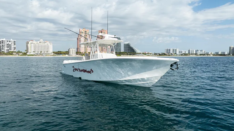 Slide: The Image of SeaVee 370z 2022 - 50