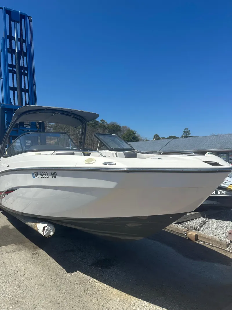 Slide: The Image of 2019 Yamaha Boats AR240 on trailer under clear blue sky. - 3
