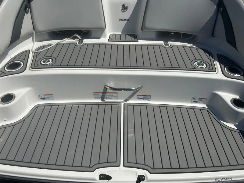 Slide: The Image of 2019 Yamaha Boats AR240 swim platform with gray decking and cup holders. - 9