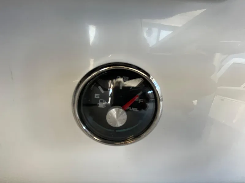 Slide: The Image of Fuel gauge of a 2019 Jeanneau NC895 boat showing near full. - 21
