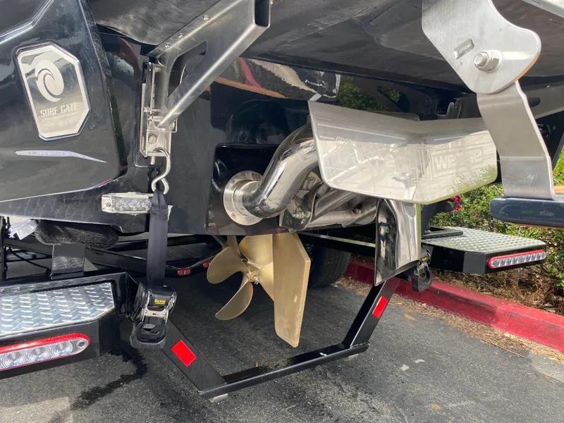 Slide: The Image of 2025 Malibu Wakesetter 25 LSV boat propeller and rear view. - 7