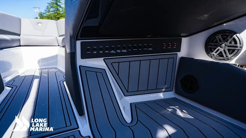 Slide: The Image of Correct Craft Super Air Nautique S23 2025 - 13