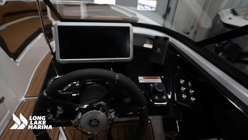 Slide: The Image of Yamaha 252S 2025 - 14