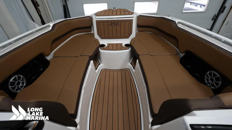 Slide: The Image of Yamaha 252S 2025 - 16