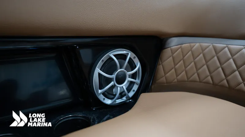 Slide: The Image of Yamaha 252S 2025 - 18