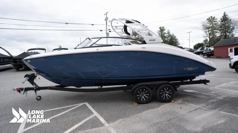 Slide: The Image of Yamaha 252S 2025 - 5