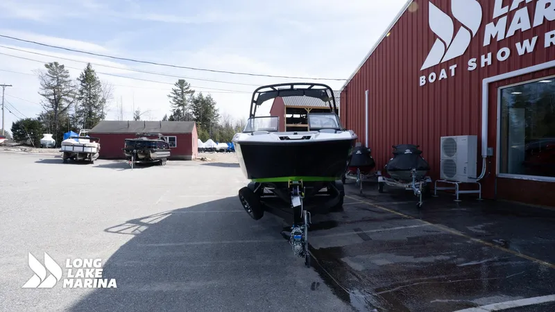 Slide: The Image of 2021 Yamaha Boats AR250 displayed at Long Lake Marina showroom. - 4